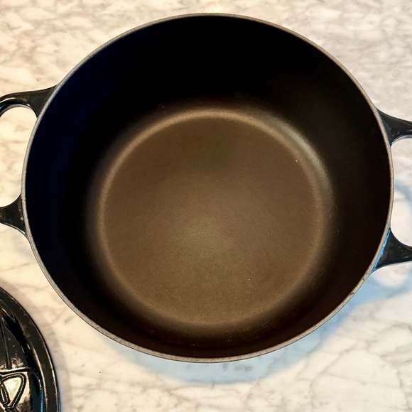 Le Creuset Star Wars Darth Vader Dutch Oven - Picture 3 of 4